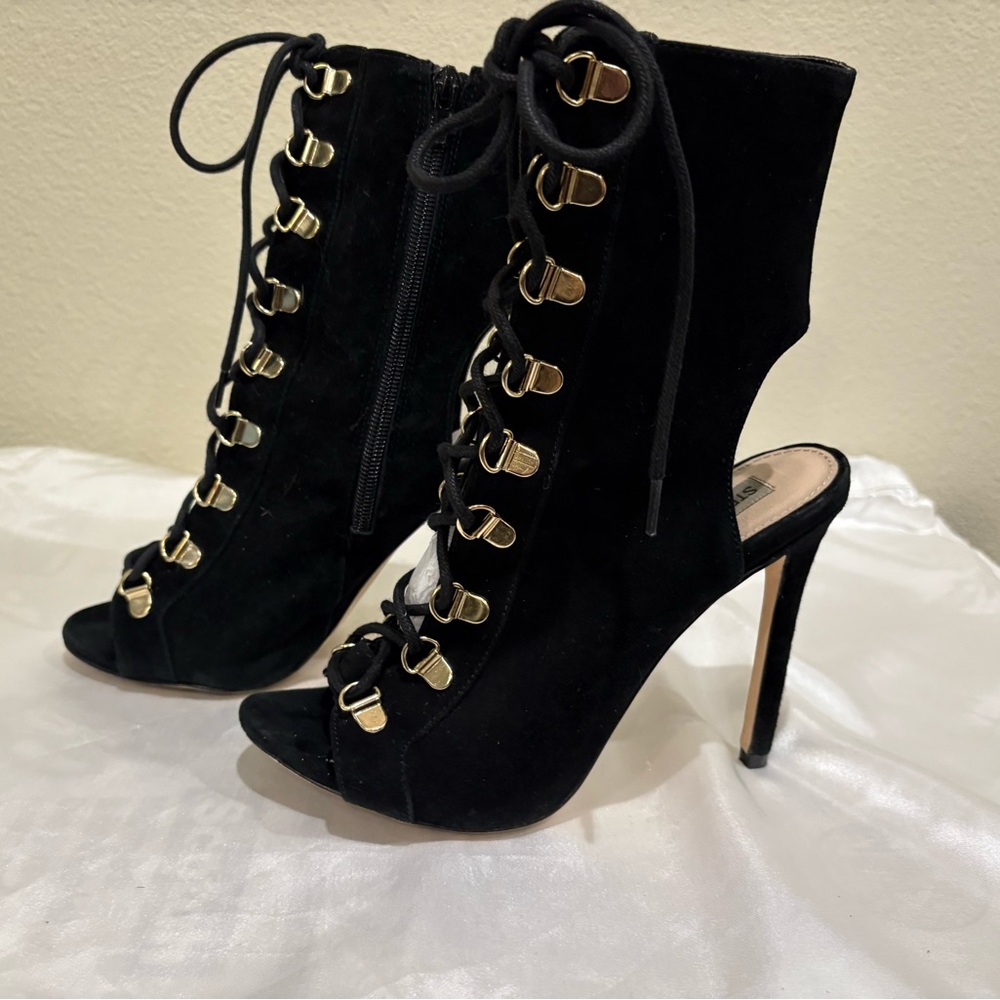 Elegant Black Lace-Up Heeled Boots